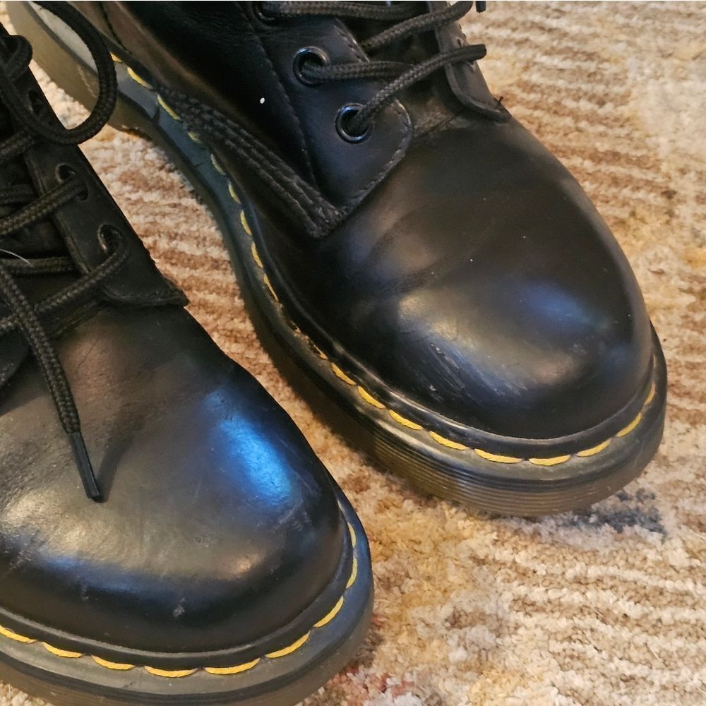 Dr. Martens Black Lace Up Boots Sz 6. - Picture 6 of 9